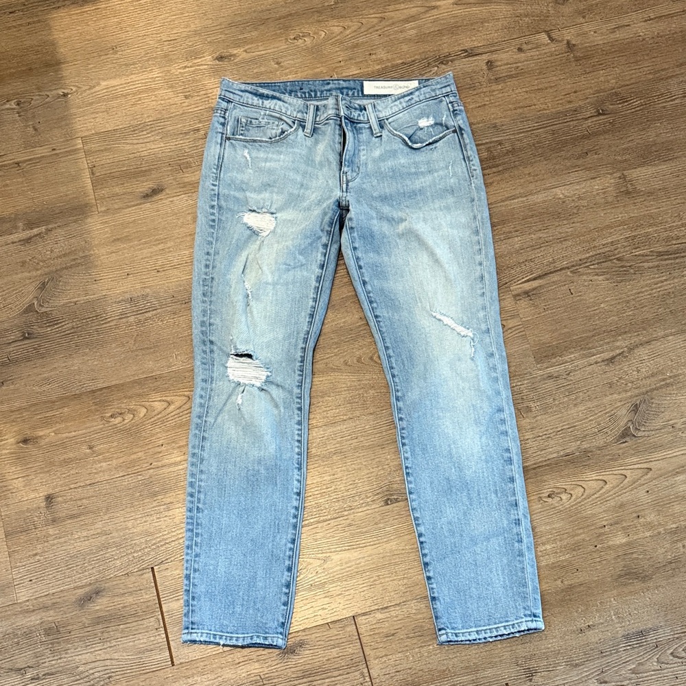 Treasure and Bond Women's Light Blue Distressed Jeans
